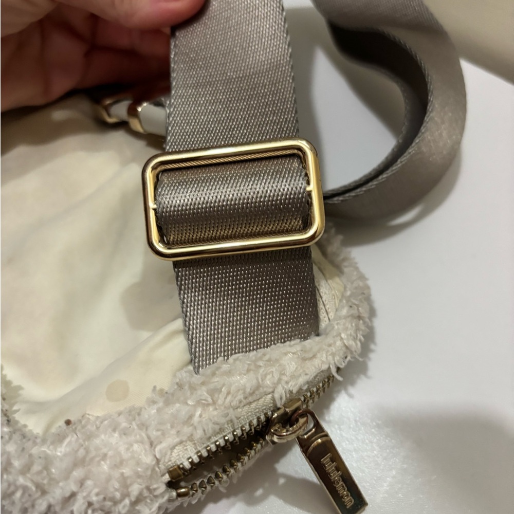 Lululemon Athletica Cream Sherpa Crossbody Bag - Picture 4 of 5
